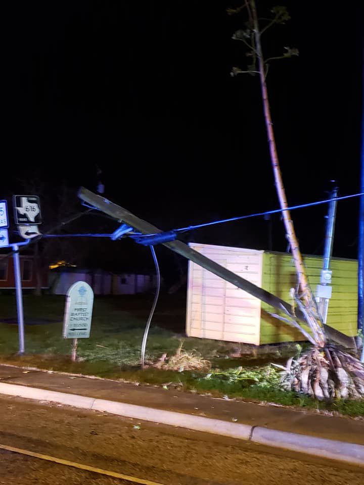 Vehicle pursued out of Port Lavaca crashes into Bloomington home